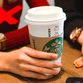Starbucks rezygnuje z papierowych kubków! Co je zastąpi?