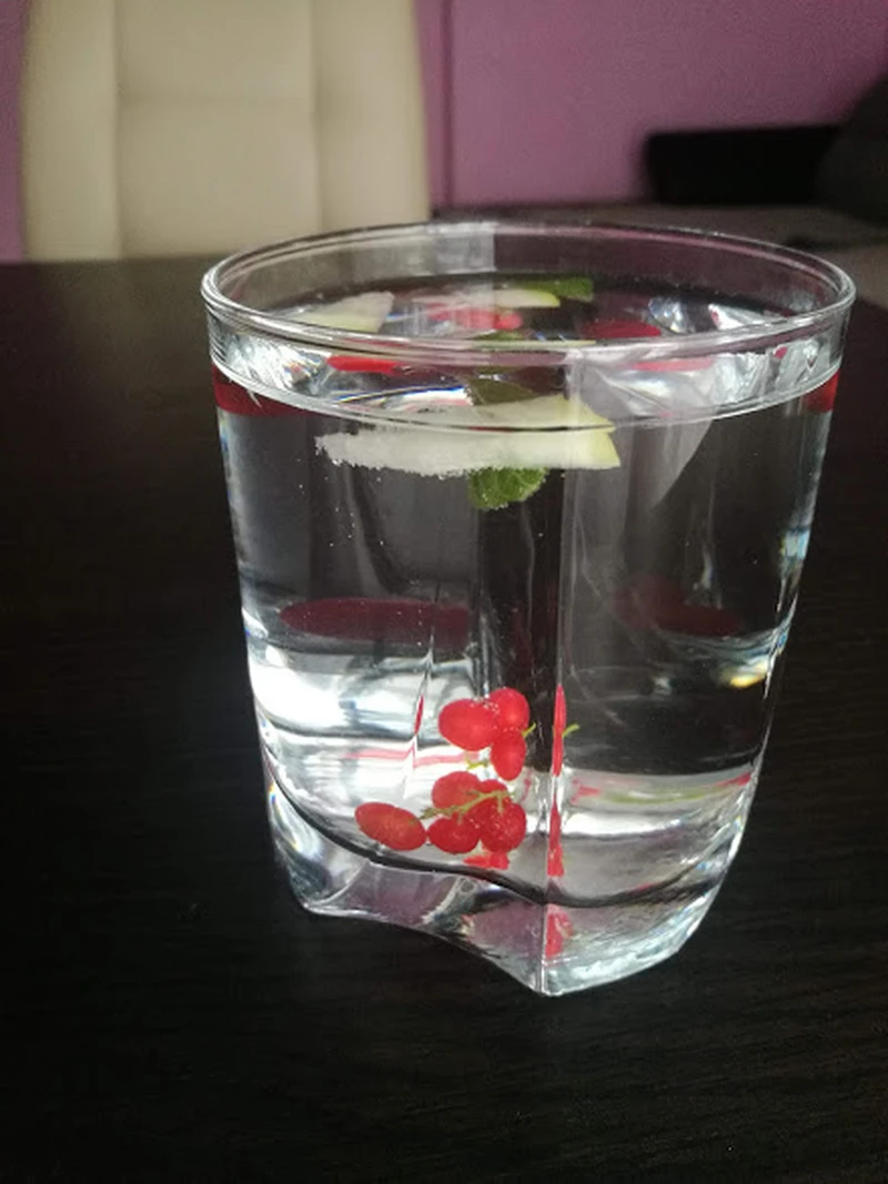 Kolorowy lód do drinków DIY