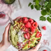 Smoothie bowl z awokado i matchą