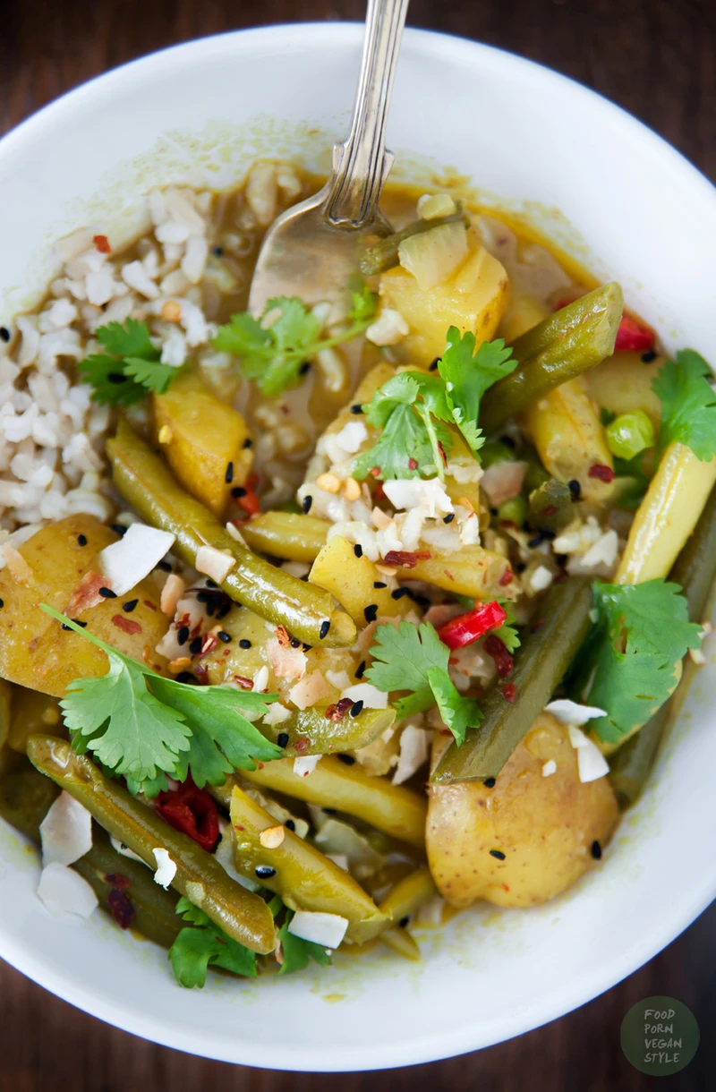 Curry z fasolki szparagowej z ziemniakami