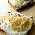 Tosty z waniliową ricottą i bananami
