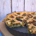 Tarta ze szpiakiem, grzybami i chorizo