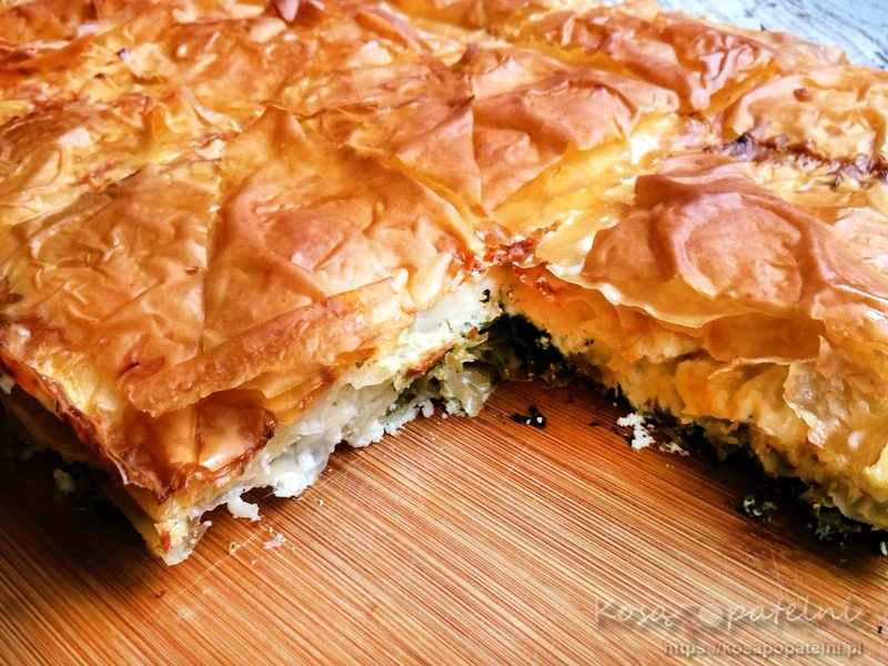 Zapiekanka z ciasta filo z serem feta i szpinakiem