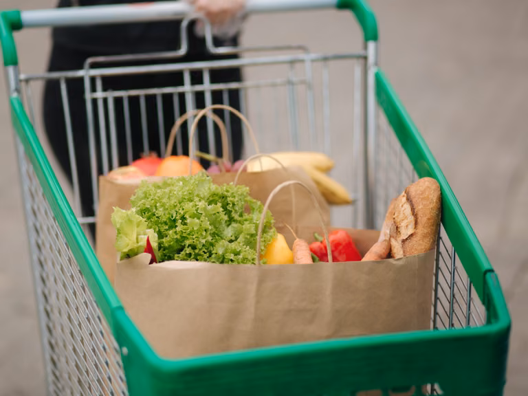 Sklepy otwarte w Wielkanoc 2024: Jak będą czynne Lidl, Biedronka, Kaufland, Żabka?