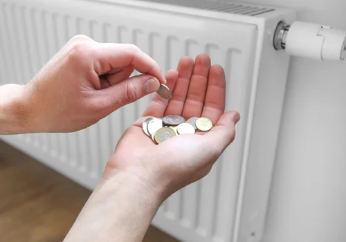 Przestawiłam meble i odkryłam tajemnicę niższych rachunków! Zobacz, jak to zrobiłam