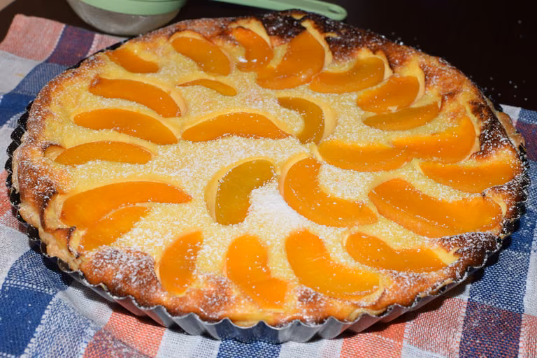 Tarta z serem i brzoskwiniami