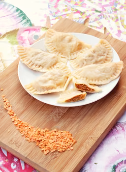 Pierogi z kiełbaską i soczewicą