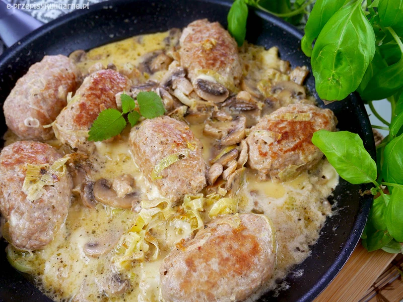 Kotlety folwarczne - zrazy z mięsa mielonego z pieczarkami