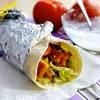 tortilla z kurczakiem i sosem czosnkowym