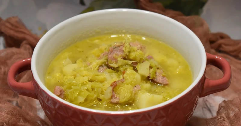 Zupa z kapusty włoskiej