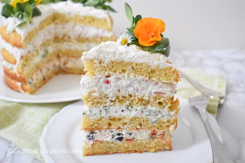 Wiosenny wytrawny tort kanapkowy