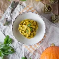 Makaron z kremowym sosem z dyni