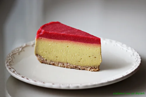 Desernik jaglany z mango i musem owocowym