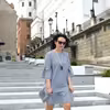 Sukienka w kratkę uszyta z tkaniny obrusowej