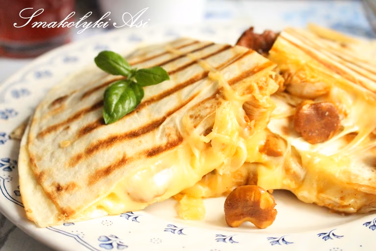 Quesadilla z kurkami i kurczakiem