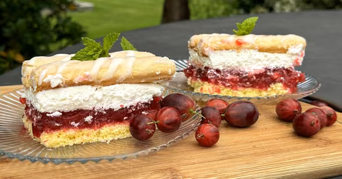 Ciasto agrestowe z bitą śmietaną