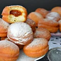 Pączki wycinane szklanką (od razu z nadzieniem)