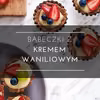Babeczki z kremem waniliowym i owocami