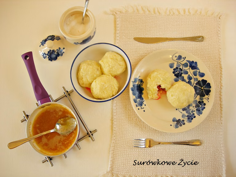 Pufki (knedle serowe z owocami)