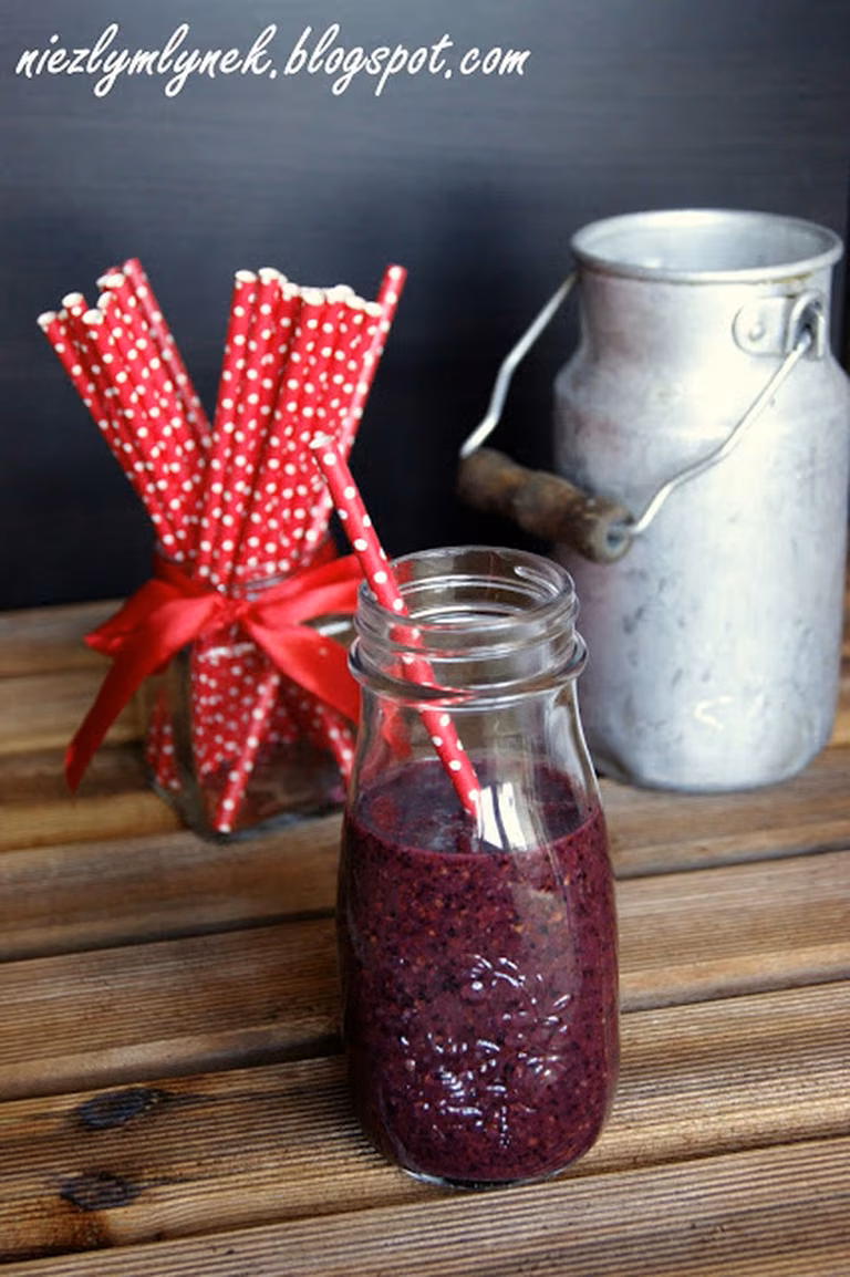Pyszne Smoothie jabłkowe z borówkami, pomarańczą i siemieniem lnianym