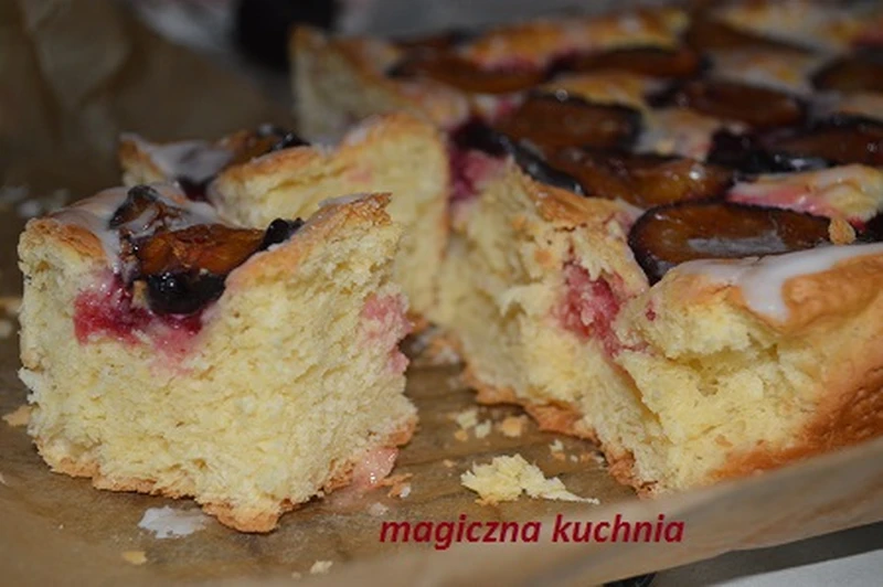 Drożdżowe ze śliwkami