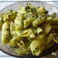 Makaron w sosie szpinakowo-śmietanowym z parówką