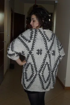 sweter w azteckie wzory