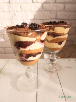 Tiramisu z jagodami