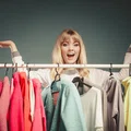 Capsule wardrobe: Jak zredukować swoją szafę do 37 bazowych elementów