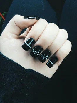 Paznokcie z przekazem