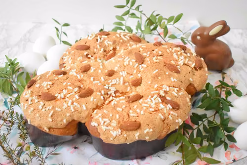 Colomba - włoska wielkanocna babka drożdżowa