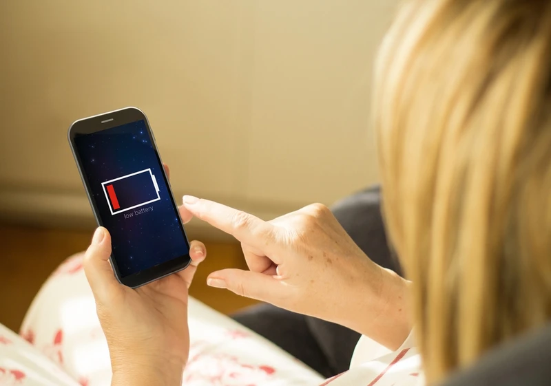 Jak sprawić, żeby telefon ŁADOWAŁ się szybciej?