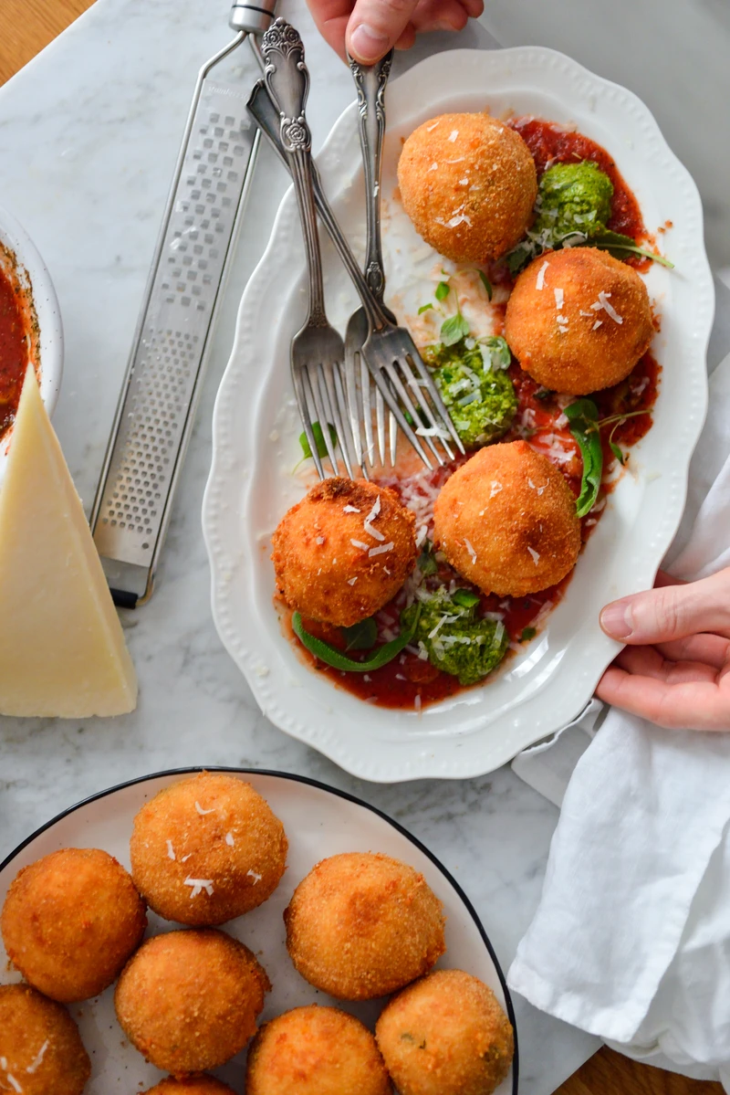 ARANCINI WŁOSKIE KULECZKI Z RYŻU Z MOZZARELLĄ W ŚRODKU! PRZEPYSZNE!