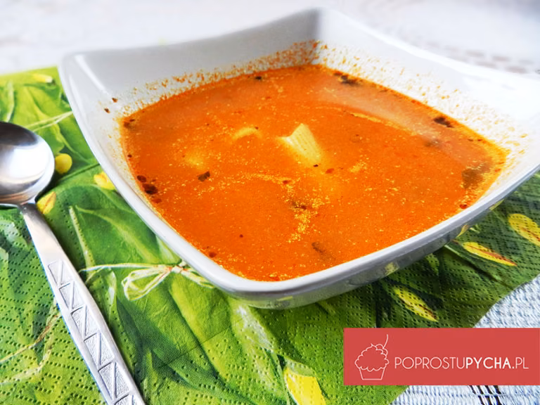 Zupa pomidorowa z curry i makaronem