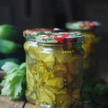 Ogórki w curry z selerem naciowym – Kardamonowy