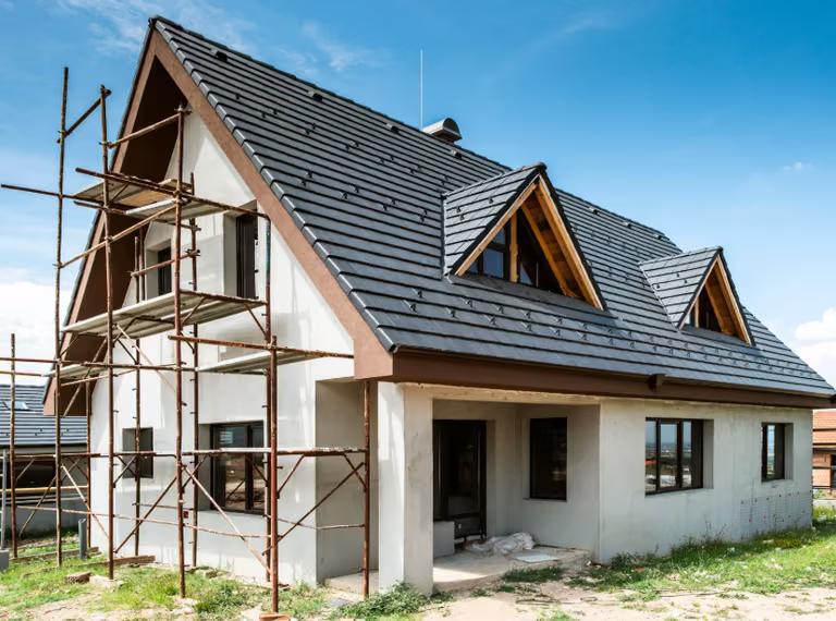Rząd wydłuża termin planów ogólnych. To może uderzyć we właścicieli działek!