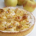 Tarta z budyniem i jabłkowymi różyczkami