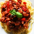SPAGHETTI Z BAKŁAŻANEM I ORZECHAMI