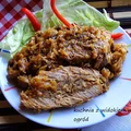 Karkówka pieczona w kapuście kiszonej z pieczarkami.