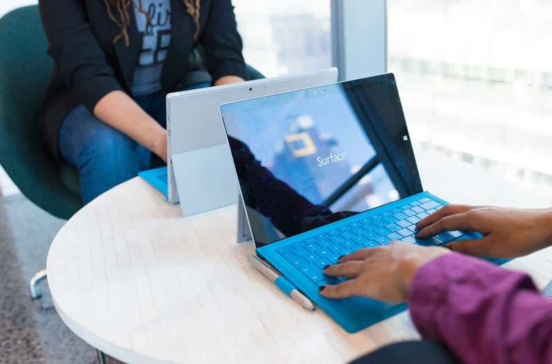 Dzień Windowsa: Jak Microsoft Zmienił Świat Technologii