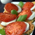 Cukinia w cieście z mozzarellą i pomidorem