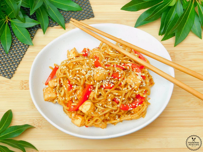 Noodle z kurczakiem teriyaki