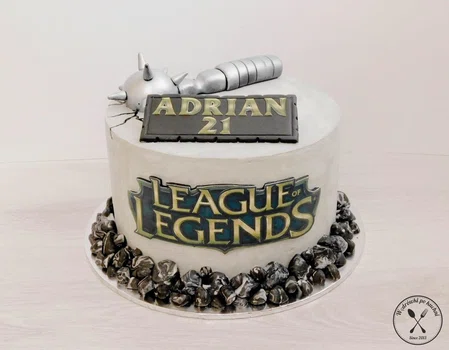 Tort League of Legends piernikowo-malinowy