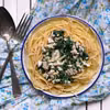 SPAGHETTI Z SOSEM Z INDYKA, SZPINAKU I SERA CAMEMBERT