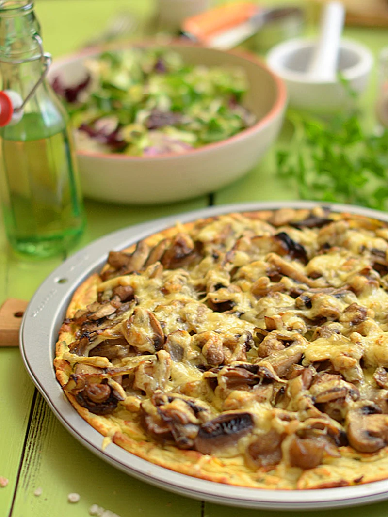Pizza z ziemniaków z mnóstwem pieczarek
