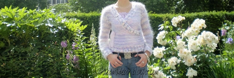 Moherowy sweter z zakładanymi połami
