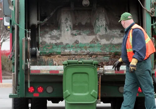 Śmieciowy paraliż w Polsce? Gminy mogą utonąć w odpadach już za kilka miesięcy!