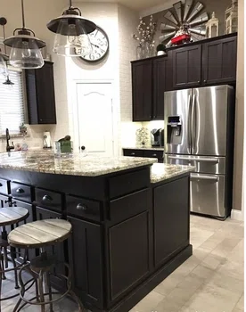 Czarne meble w kuchni