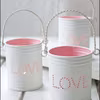 Puszki z napisem LOVE