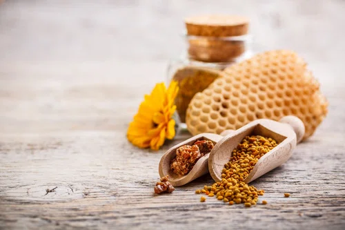 Preparaty pszczele o urodzie z ula: Propolis i pyłek pszczeli - dla zdrowia i urody